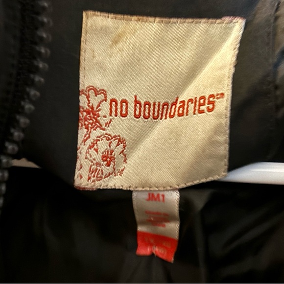 Lady’s vintage velvet blue coat. - Picture 2 of 9